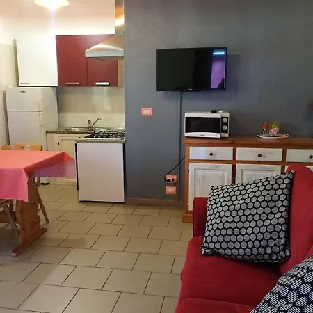 With One Bedroom In With Enclosed Garden And Wifi 400 M From The Beach Apartamento *