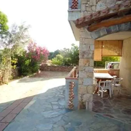 With One Bedroom In With Enclosed Garden And Wifi 400 M From The Beach * Budoni